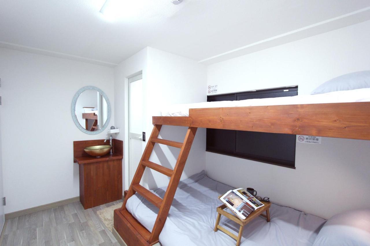 I Osaka House Hotel Kültér fotó